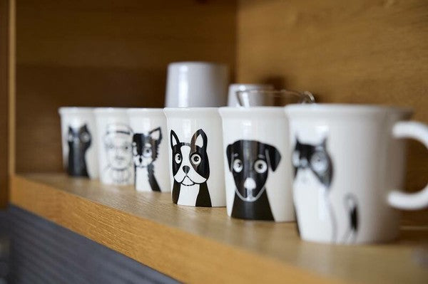 Bulldog Peeping Mug